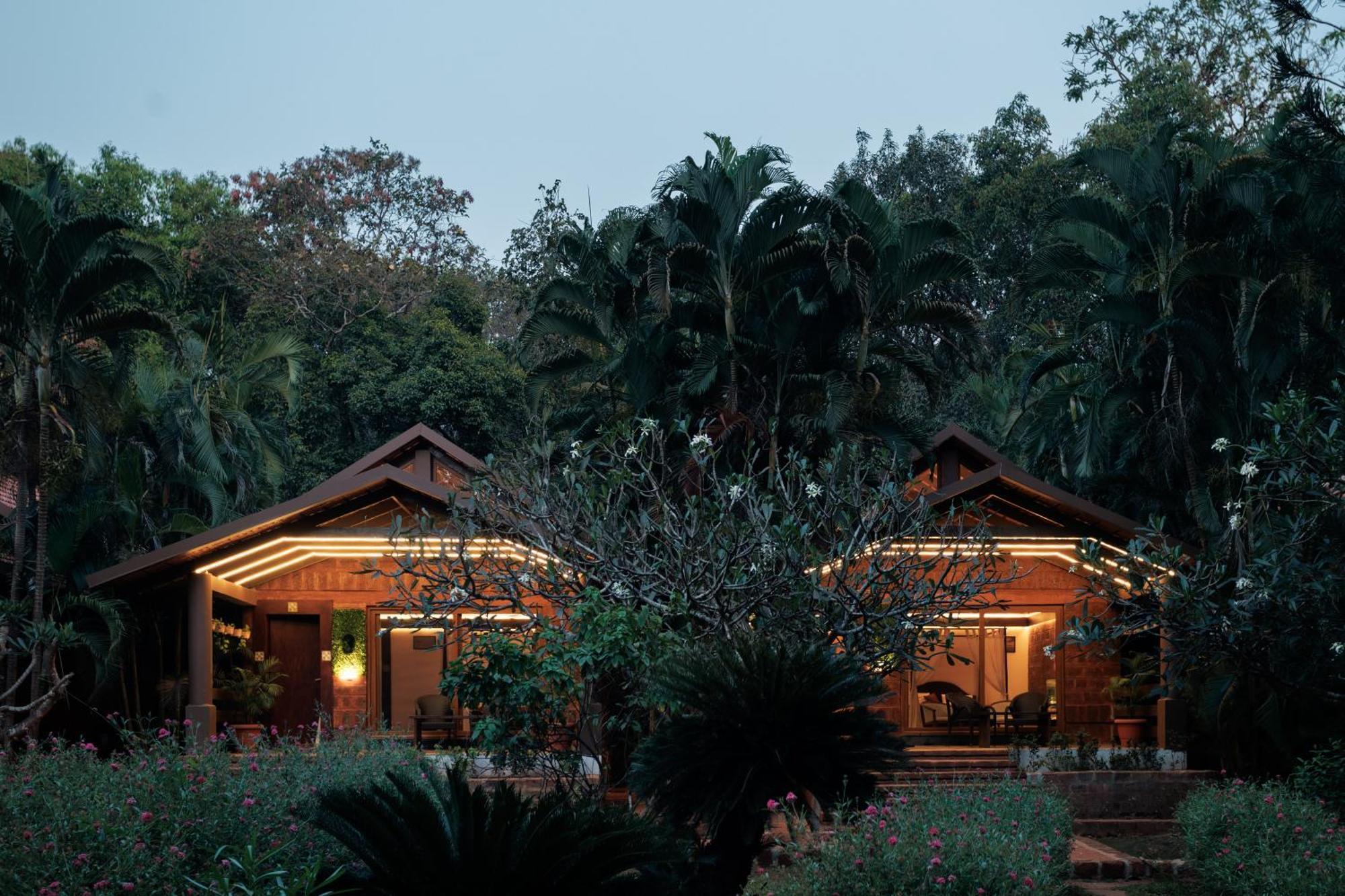 Sai Vishram Beach Resort Bainduru Exteriör bild
