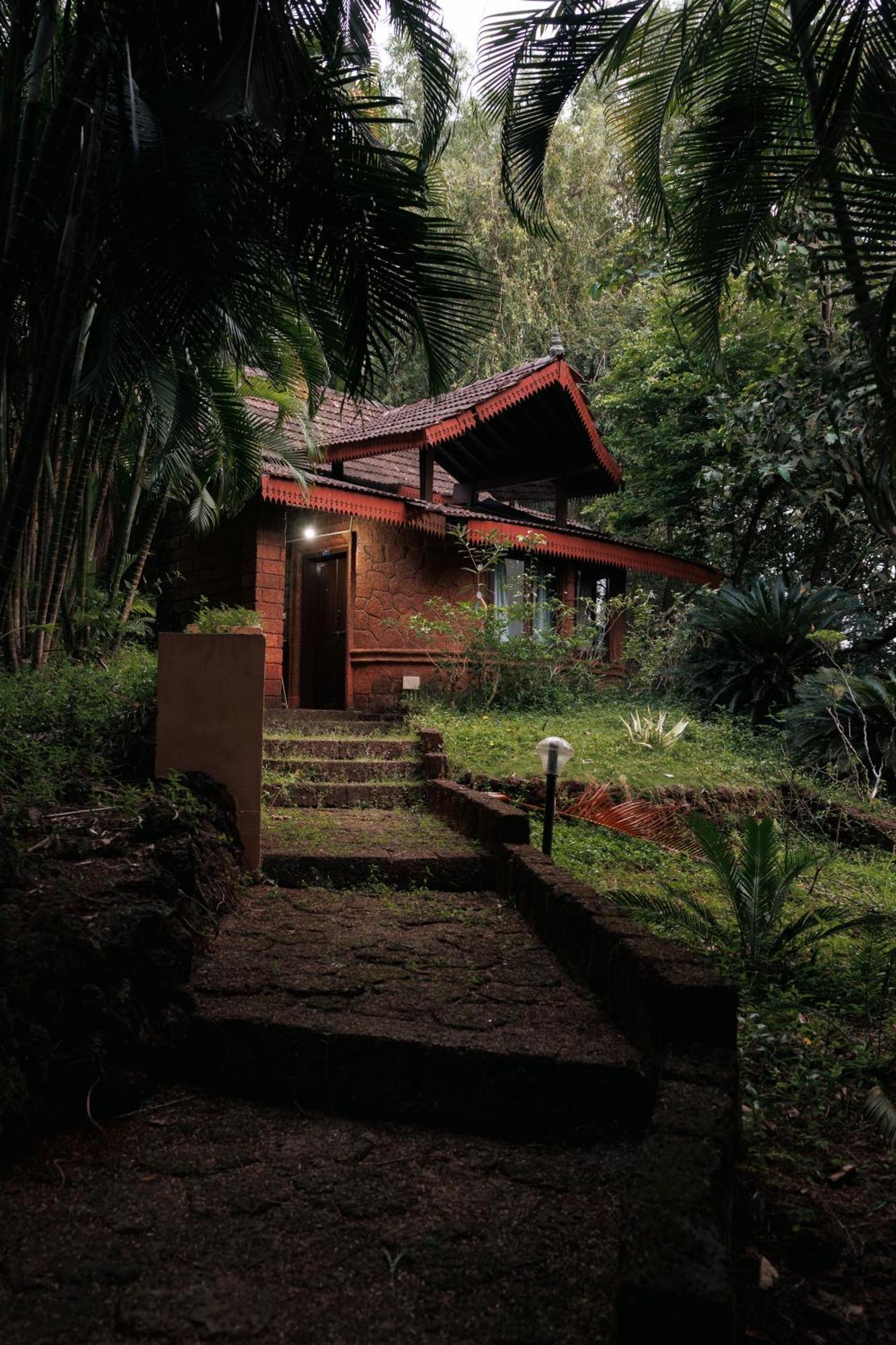 Sai Vishram Beach Resort Bainduru Exteriör bild
