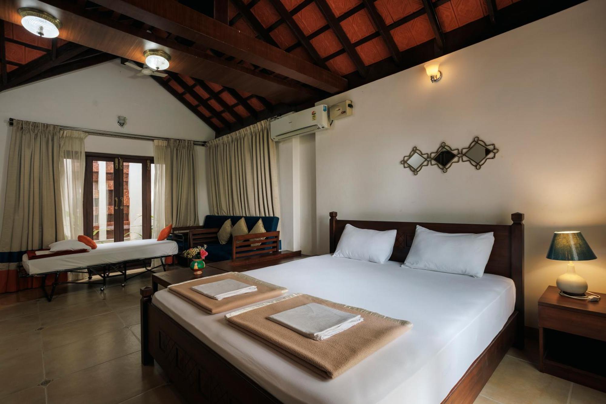 Sai Vishram Beach Resort Bainduru Exteriör bild