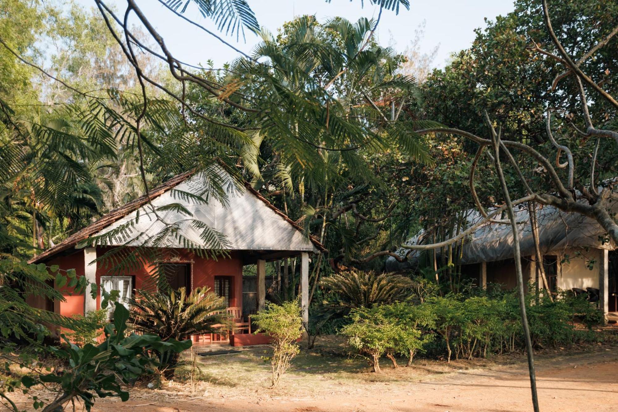 Sai Vishram Beach Resort Bainduru Exteriör bild