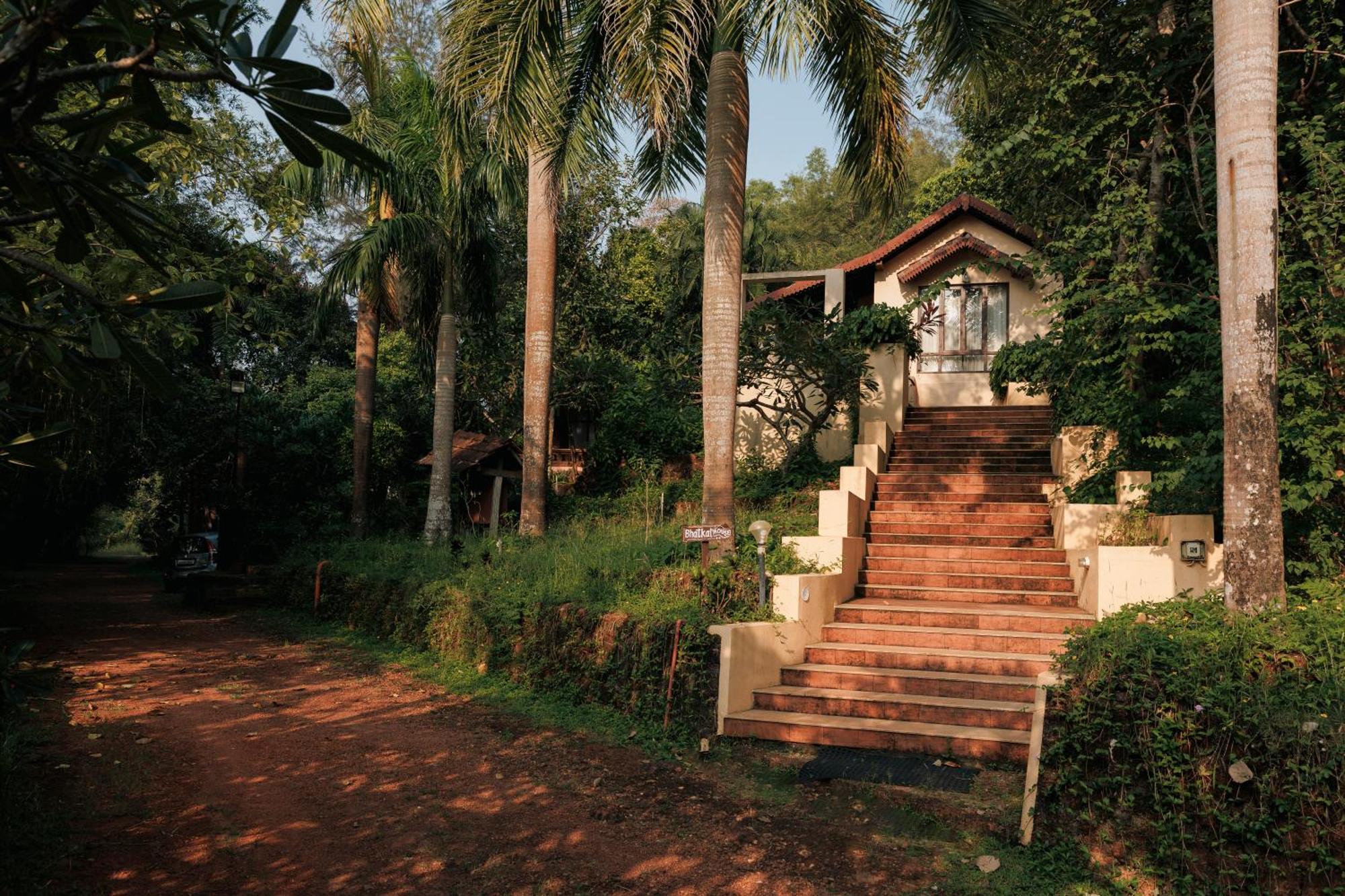 Sai Vishram Beach Resort Bainduru Exteriör bild