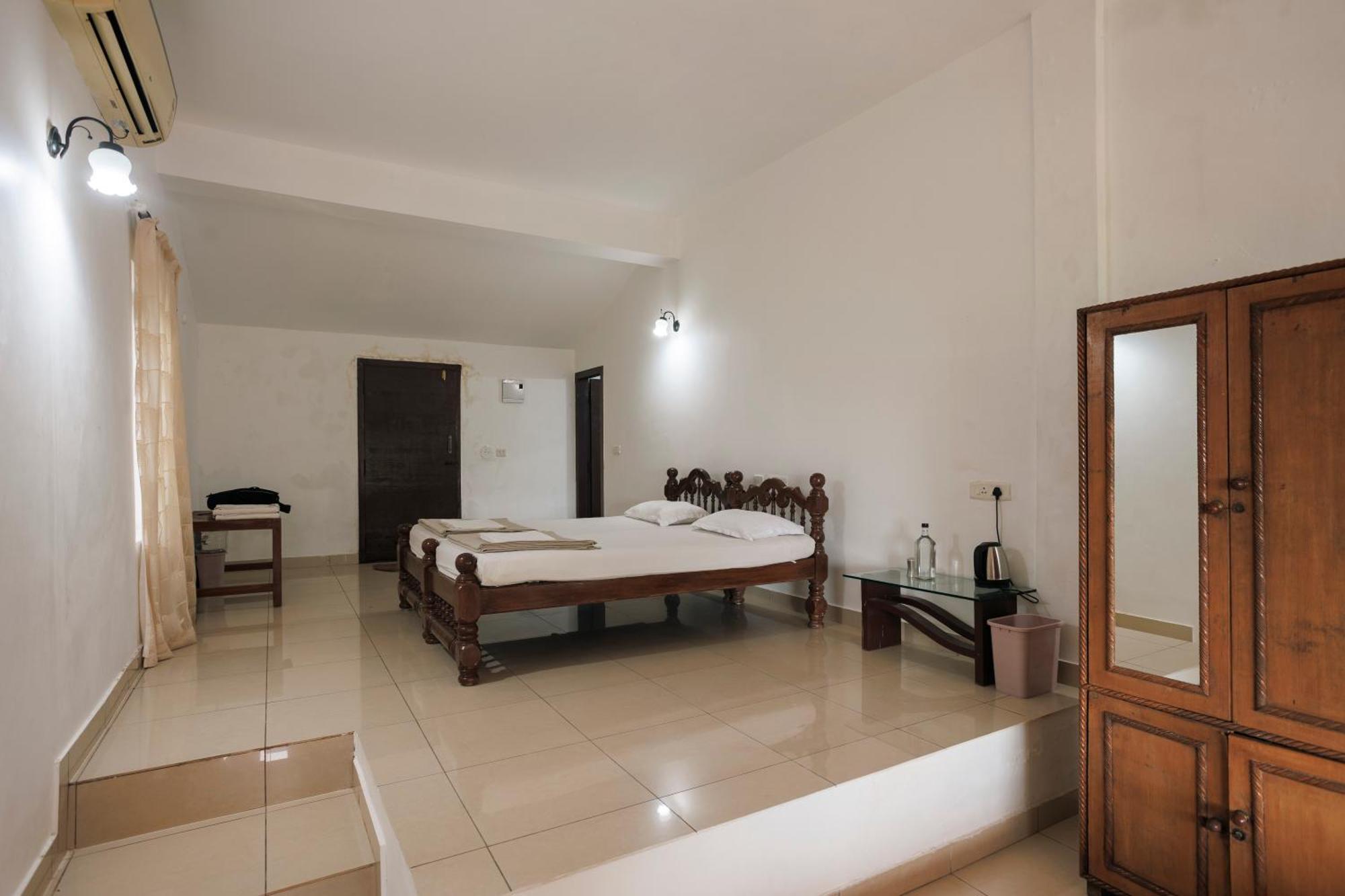 Sai Vishram Beach Resort Bainduru Exteriör bild