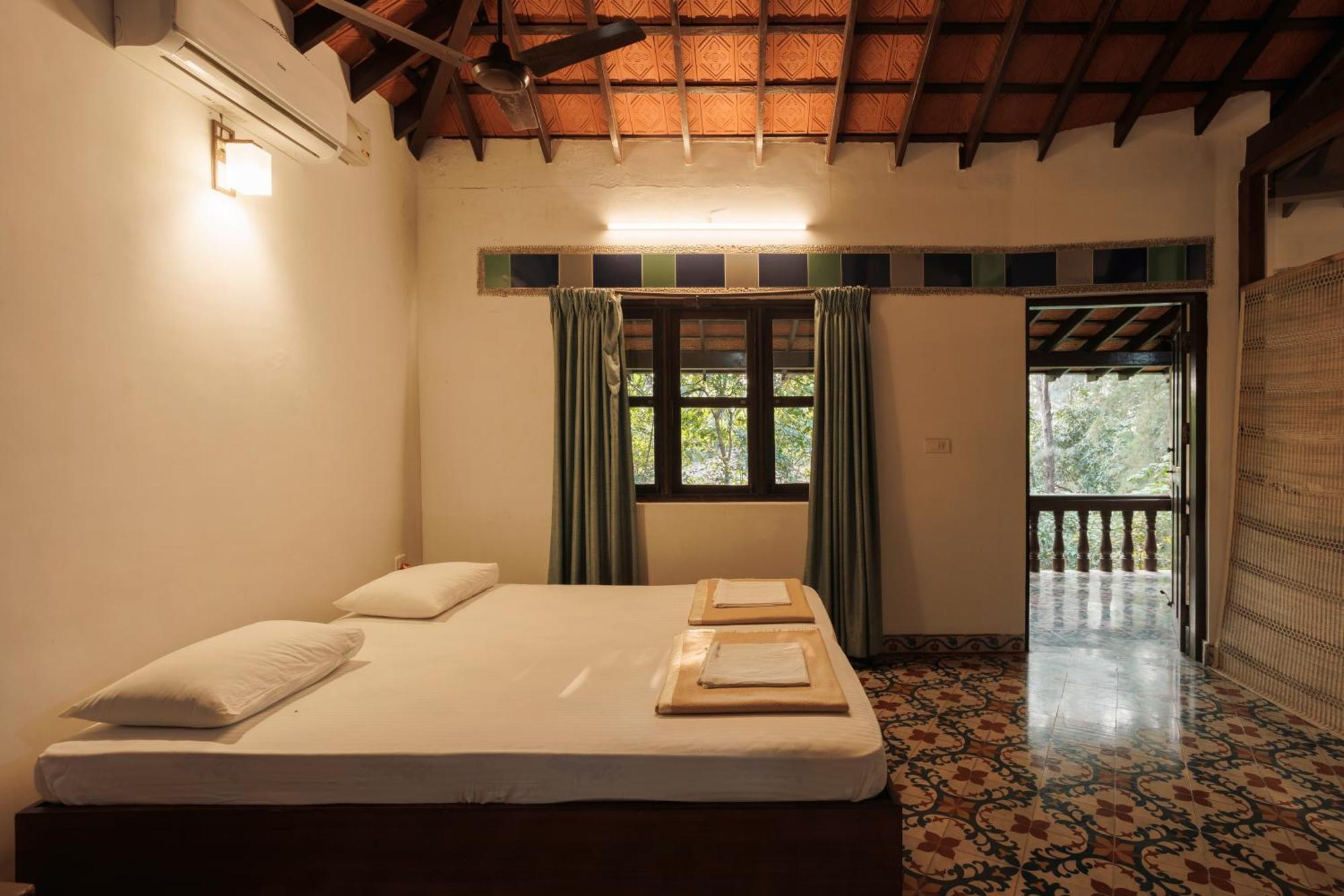 Sai Vishram Beach Resort Bainduru Exteriör bild