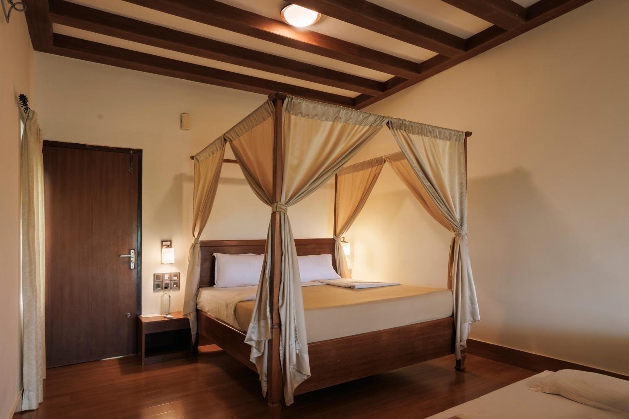 Sai Vishram Beach Resort Bainduru Exteriör bild