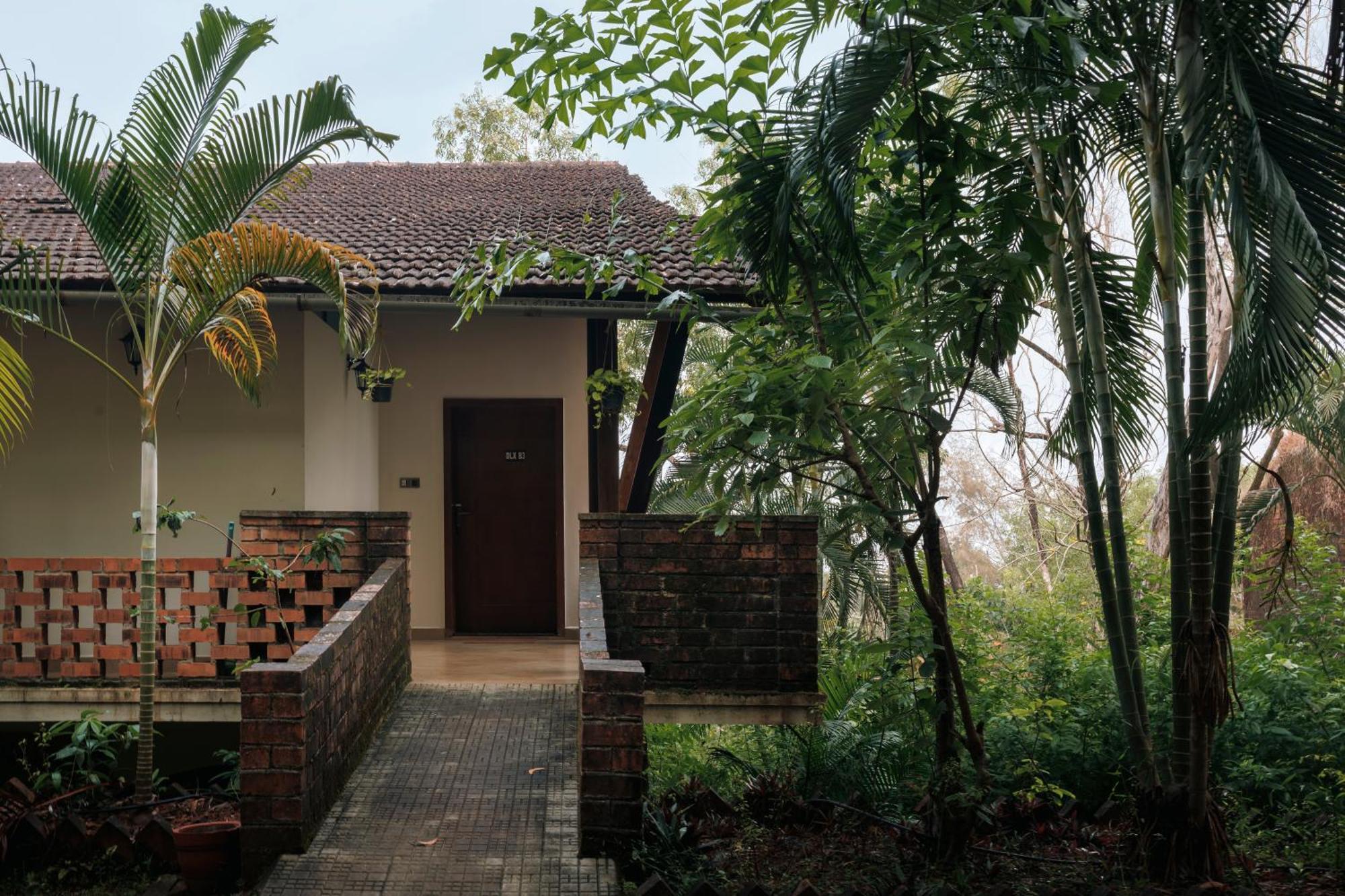 Sai Vishram Beach Resort Bainduru Exteriör bild
