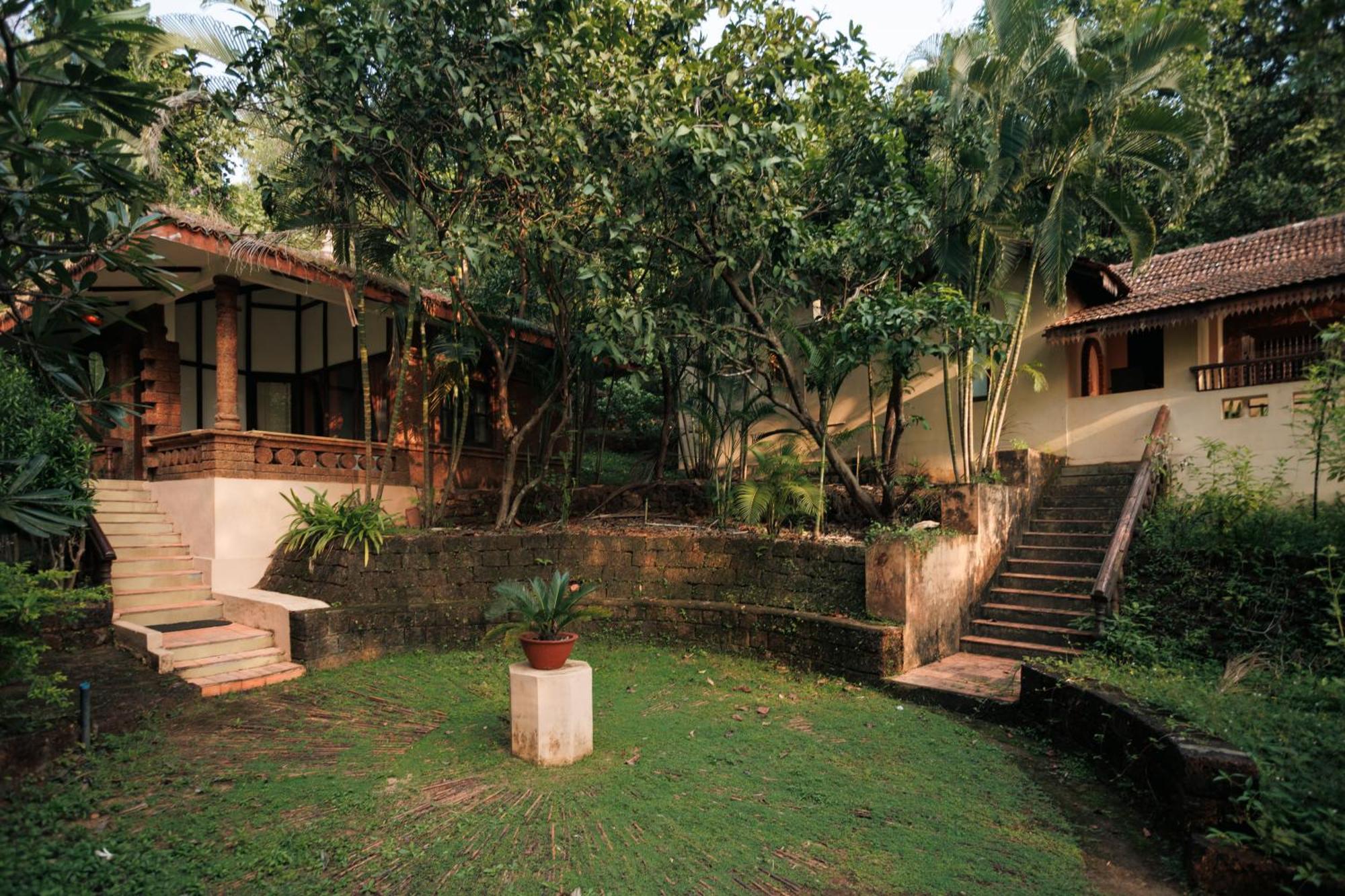 Sai Vishram Beach Resort Bainduru Exteriör bild