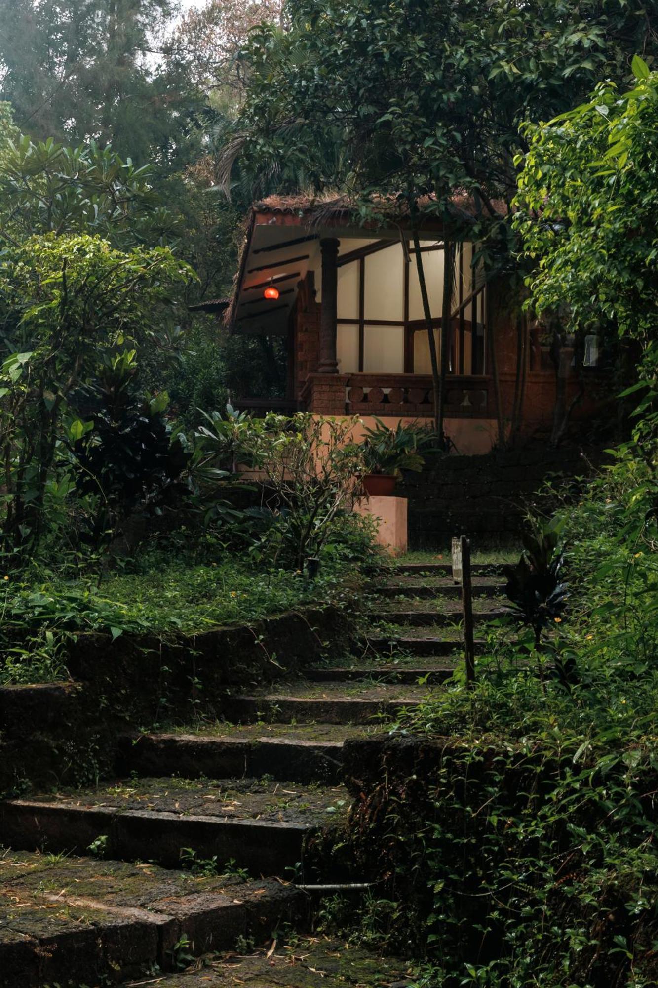 Sai Vishram Beach Resort Bainduru Exteriör bild